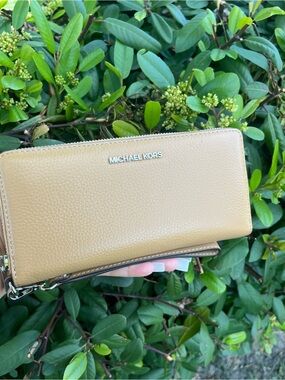 Michael Kors Peanut Continental Wallet